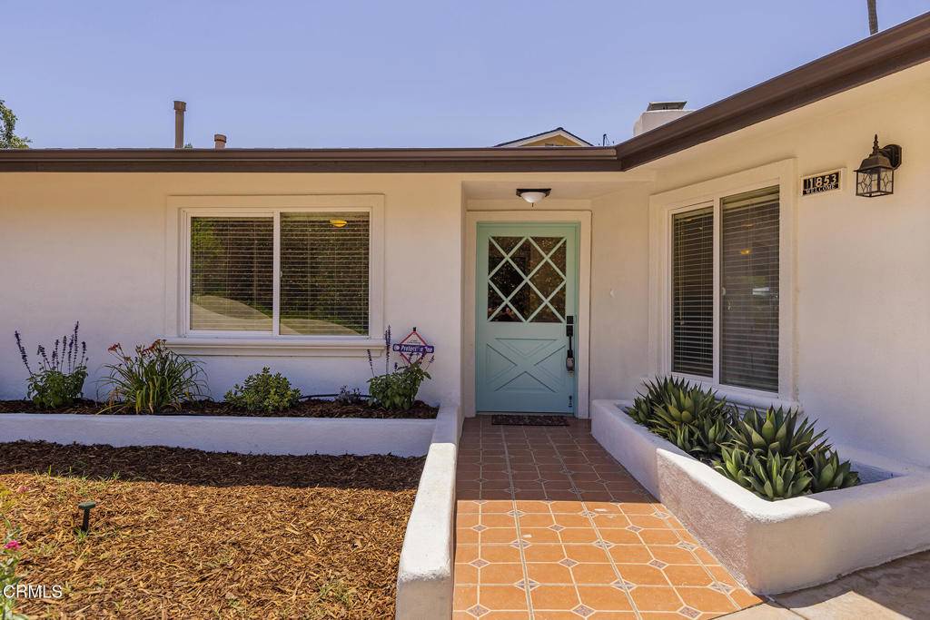Ojai, CA 93023,1853 Country PL