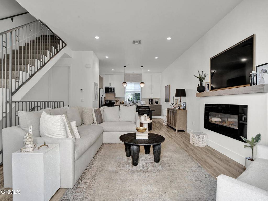 Van Nuys, CA 91401,5662 Hazeltine AVE