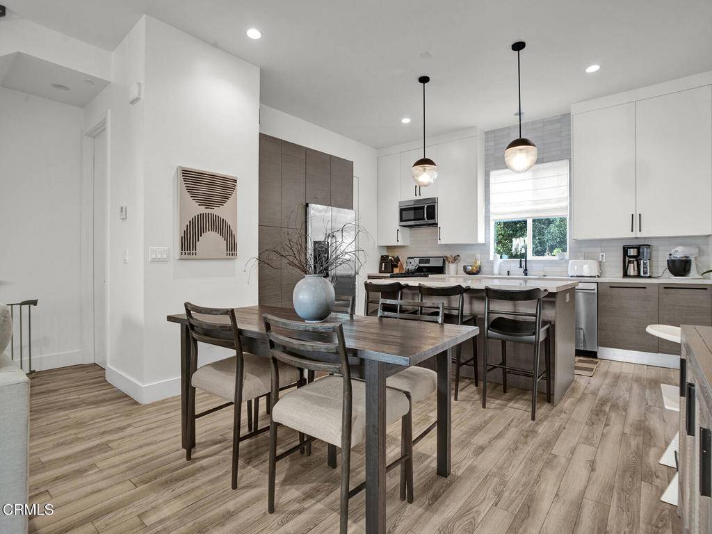 Van Nuys, CA 91401,5662 Hazeltine AVE