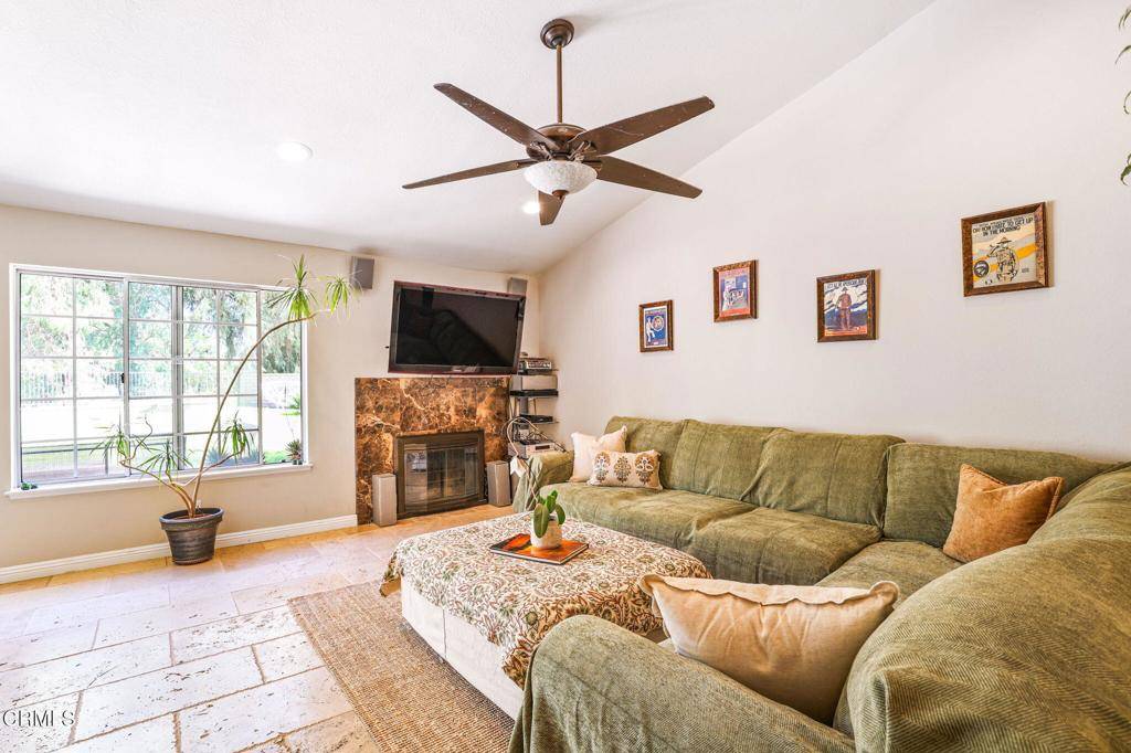 Valencia, CA 91354,23109 Vista Delgado DR