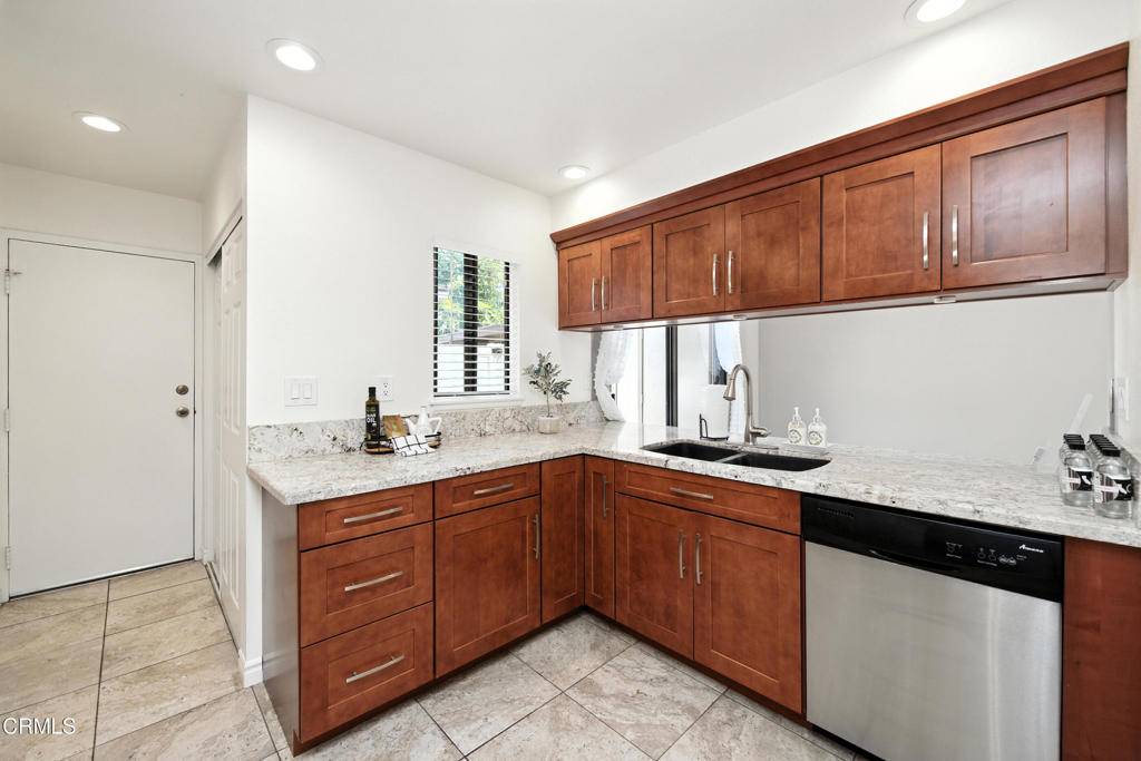 Agoura Hills, CA 91301,28763 Conejo View DR