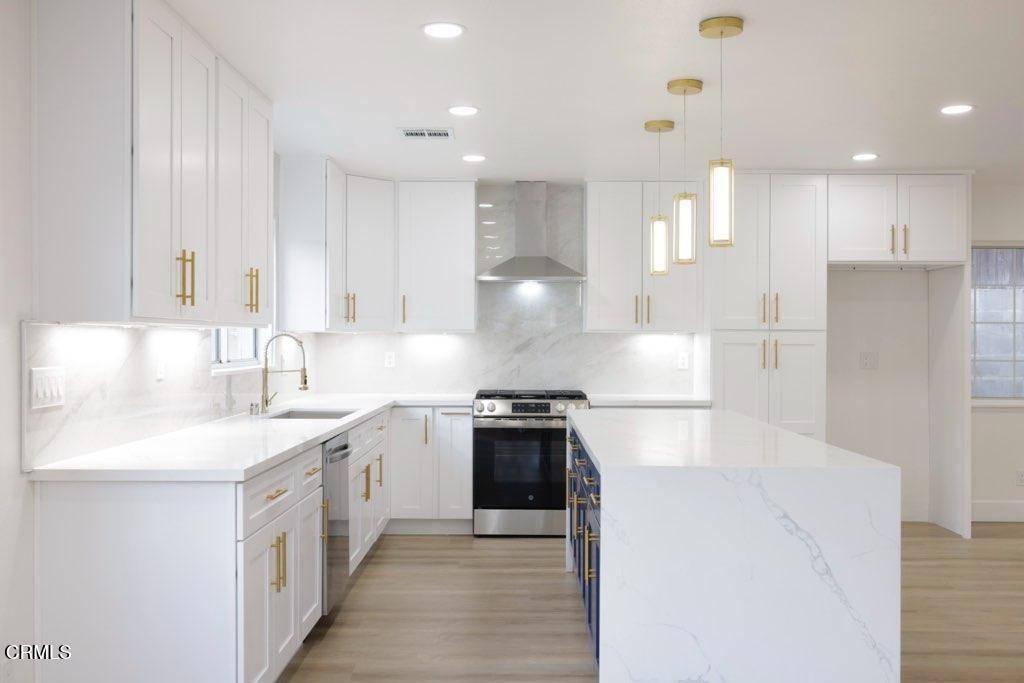 Simi Valley, CA 93063,6015 Peppertree LN