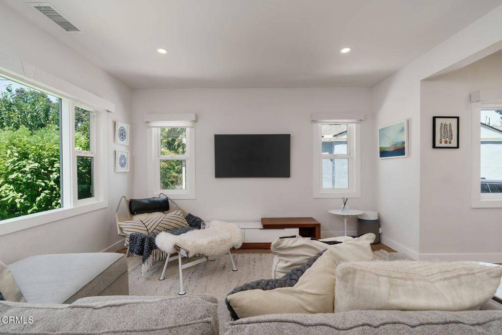 Santa Barbara, CA 93101,913 W Victoria ST