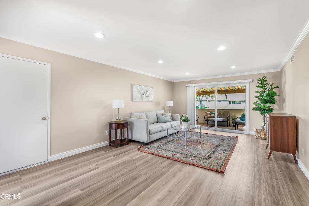 Camarillo, CA 93012,16107 Village 16