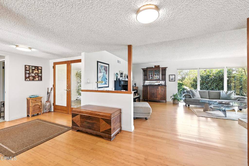 Thousand Oaks, CA 91360,633 Camino Roberto