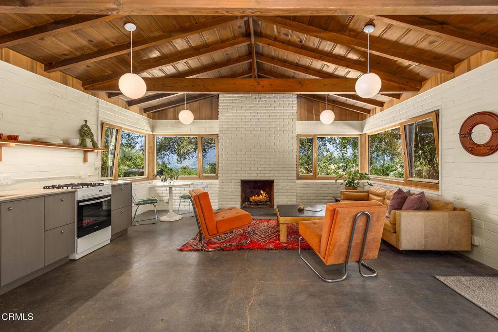 Ojai, CA 93023,313 E Villanova RD