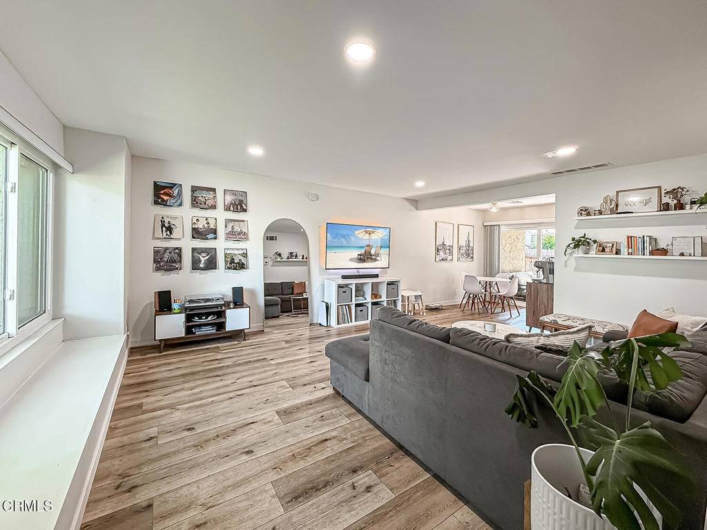 Moorpark, CA 93021,15076 Varsity ST #A