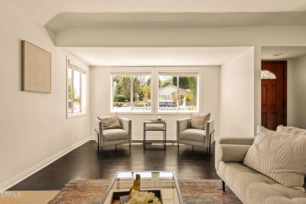 Los Angeles, CA 91403,15233 Camarillo ST