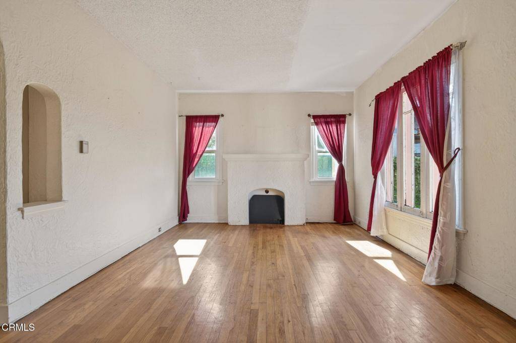 Ventura, CA 93001,676 Cedar ST