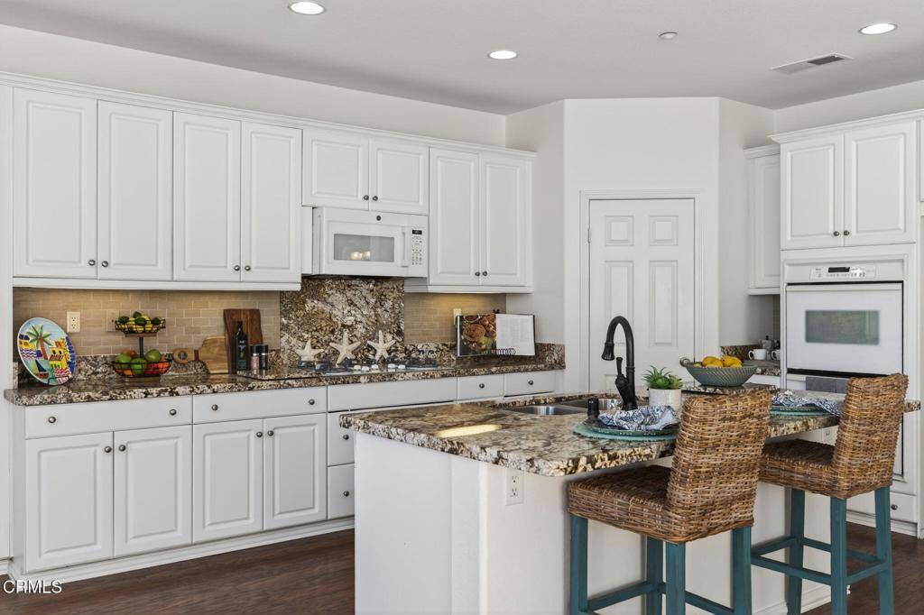 Oxnard, CA 93035,2914 Naples DR