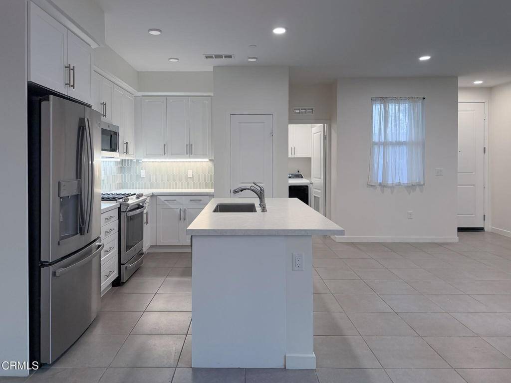 Ventura, CA 93001,1568 E Thompson BLVD