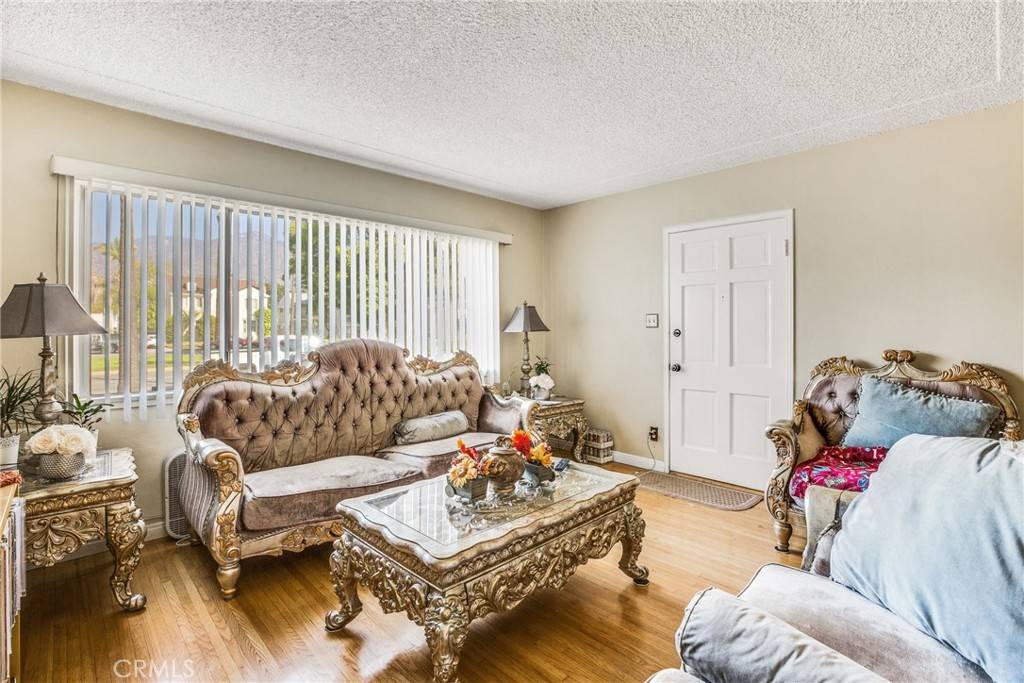 Glendale, CA 91202,628 W Glenoaks BLVD