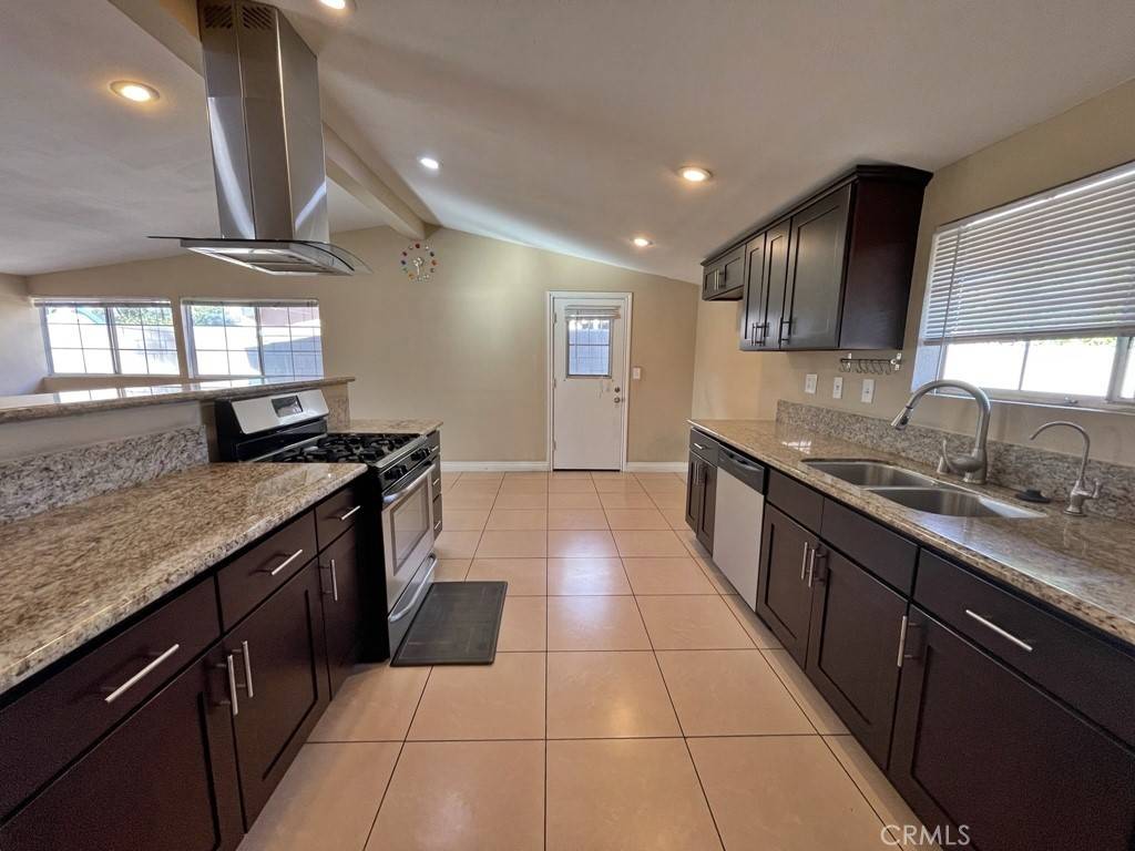 Ontario, CA 91764,1523 Amador AVE