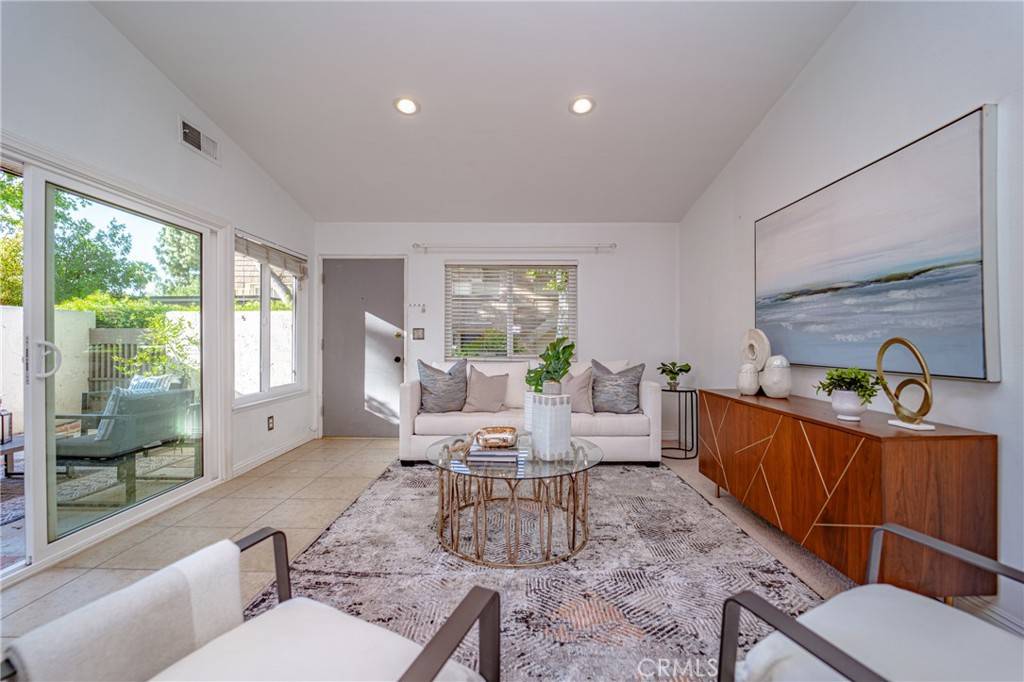 Chatsworth, CA 91311,10120 Larwin AVE #4