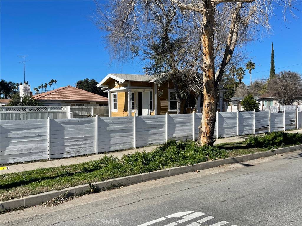 San Bernardino, CA 92405,208 17th ST W