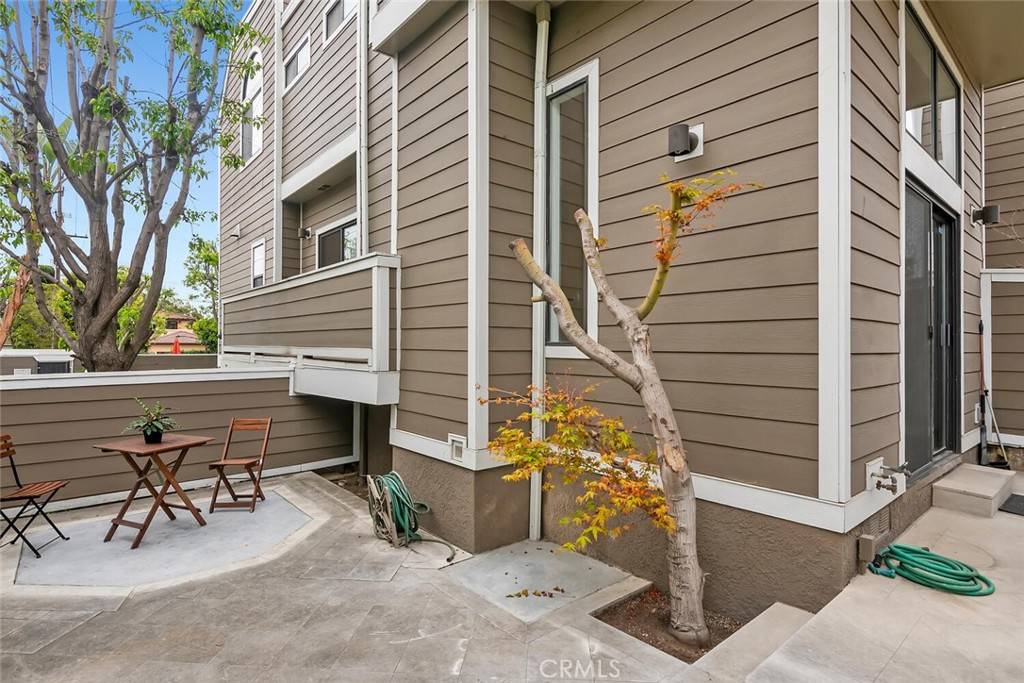 West Los Angeles, CA 90025,1952 S Barrington AVE