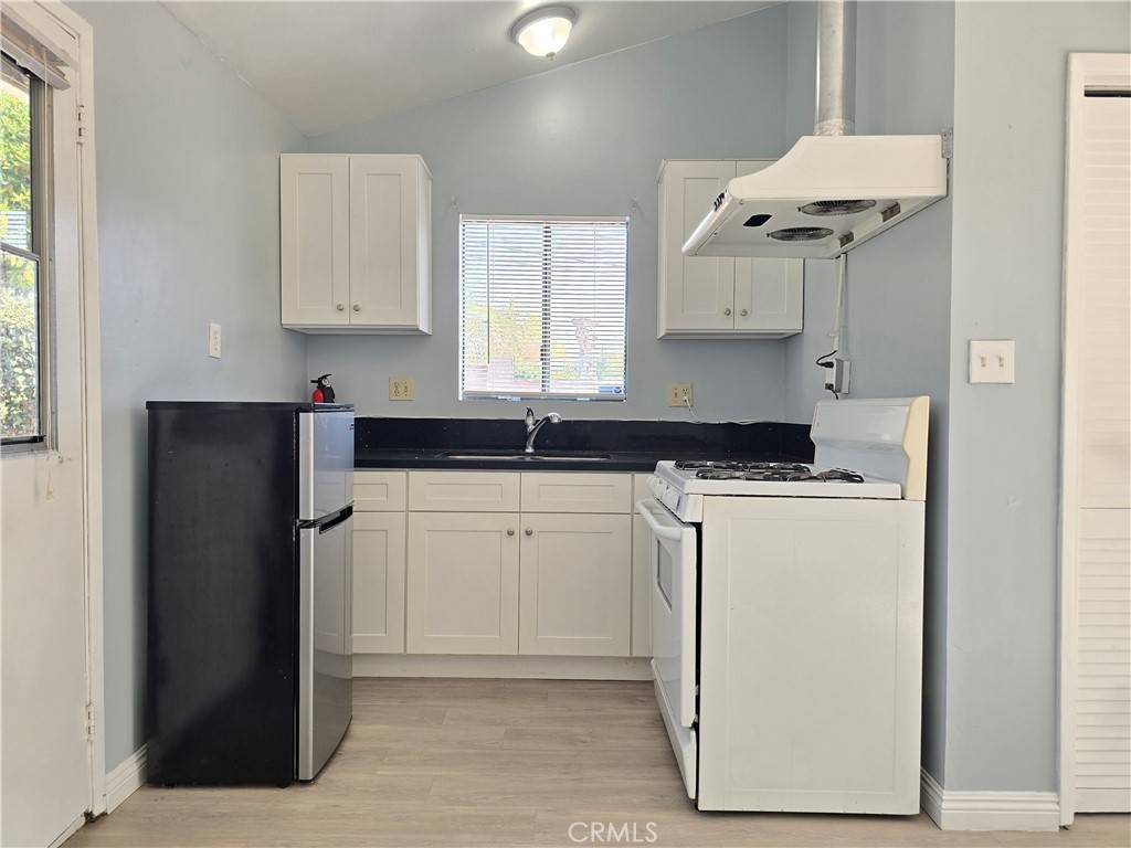 Monrovia, CA 91016,435 W Walnut AVE