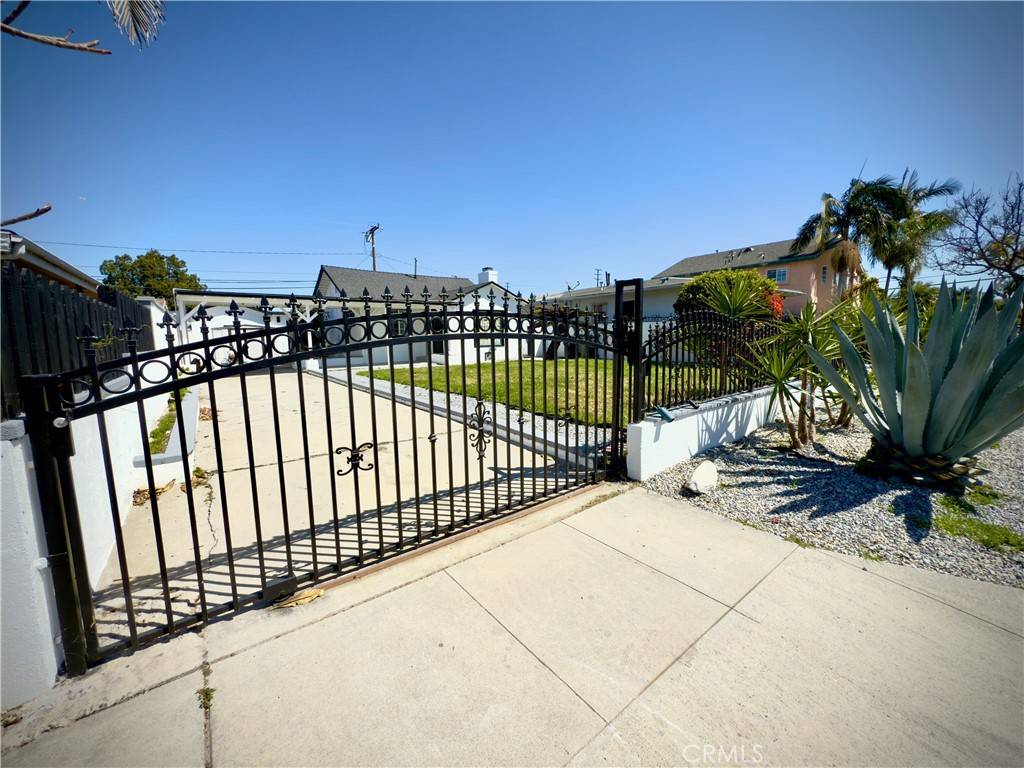 Downey, CA 90242,8231 Comolette ST