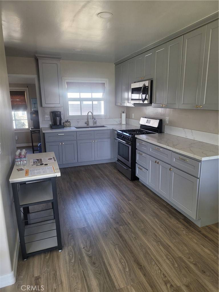 Ontario, CA 91762,1054 Hollowell ST
