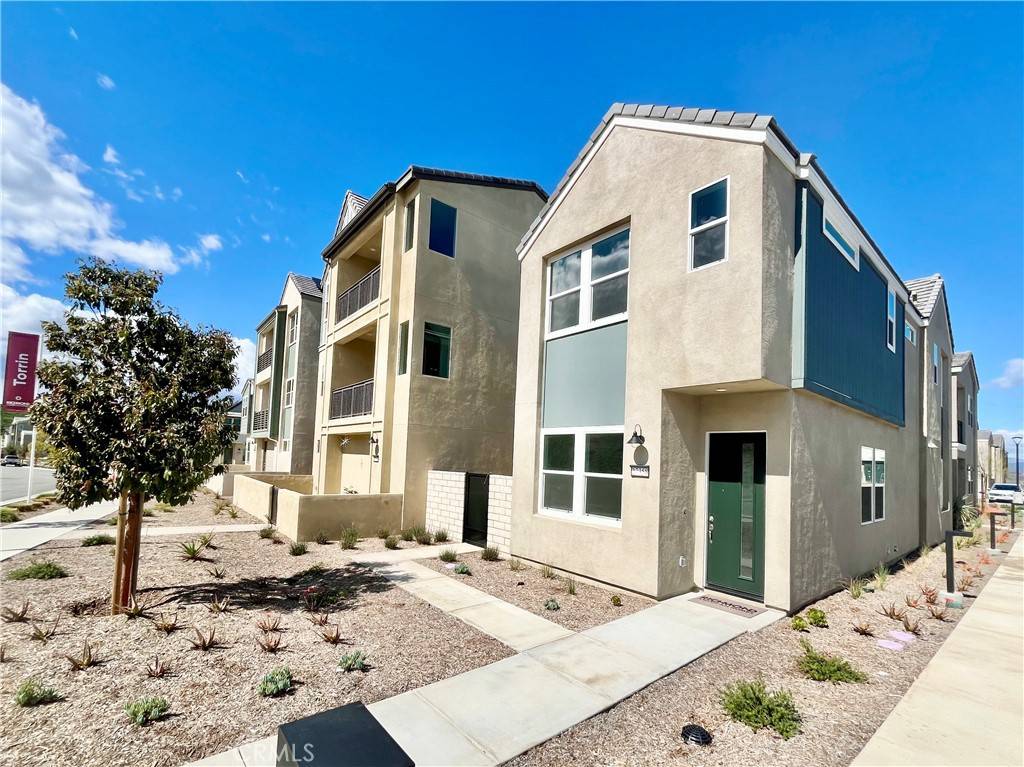 Valencia, CA 91381,27358 Hyland CT