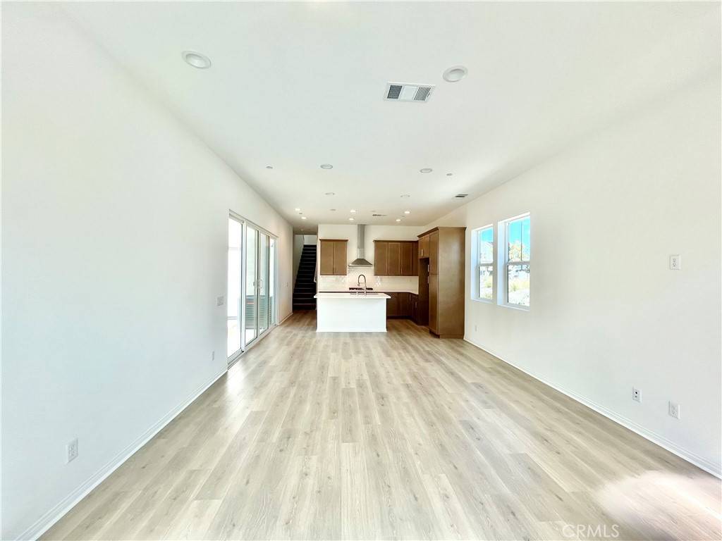 Valencia, CA 91381,27358 Hyland CT