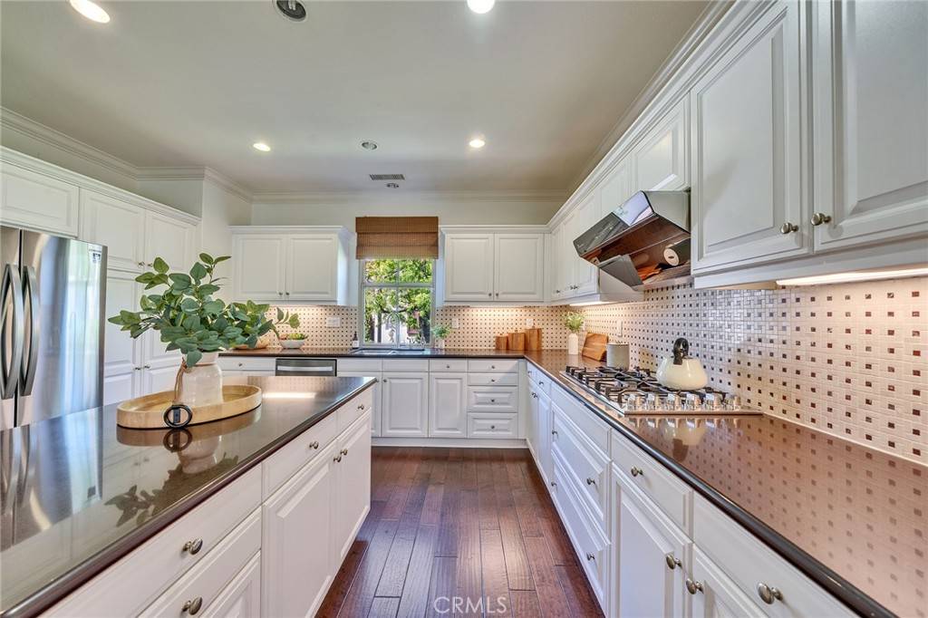 Irvine, CA 92620,37 Fanpalm