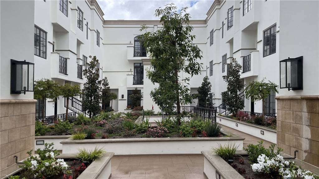 Pasadena, CA 91101,288 S Oakland AVE #209