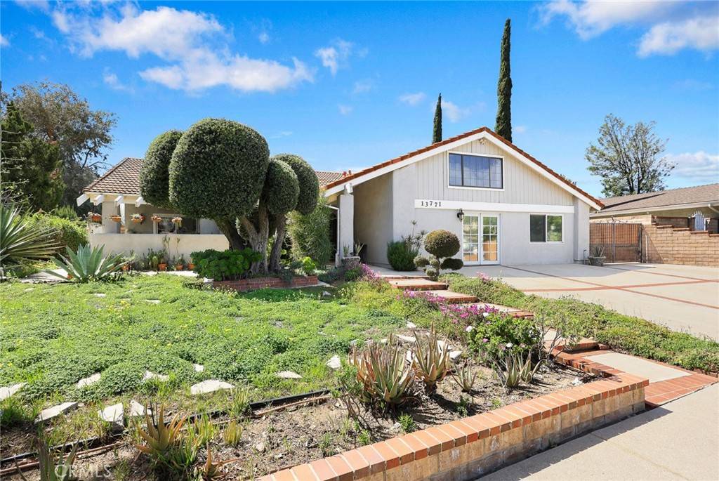 Rancho Cascades, CA 91342,13771 De Garmo Ave