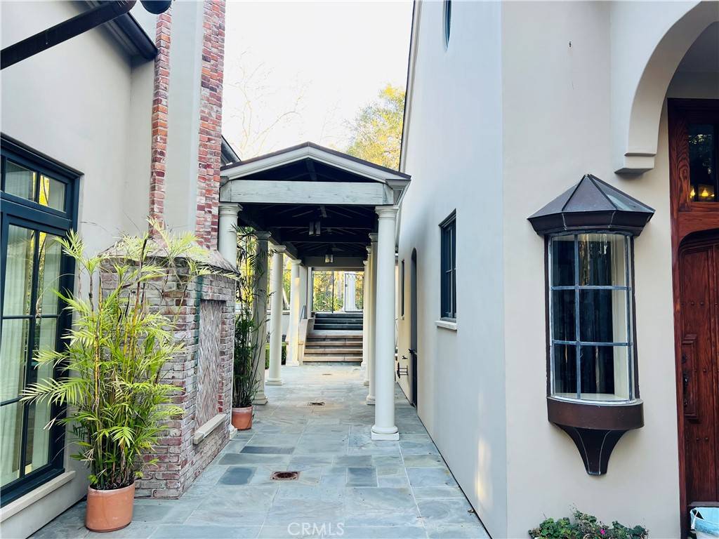 La Canada Flintridge, CA 91011,4110 Woodleigh LN