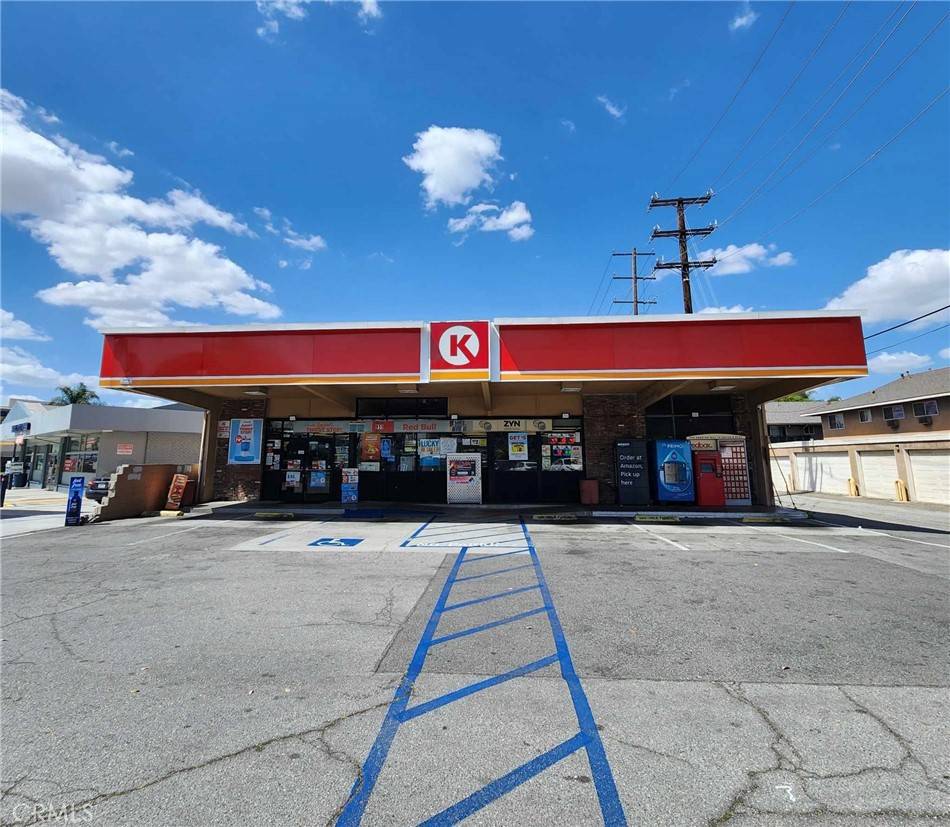 Fullerton, CA 92831,911 N Placentia AVE