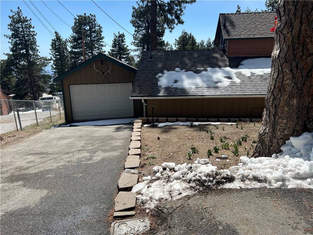 Running Springs, CA 92382,31671 Silver Spruce DR