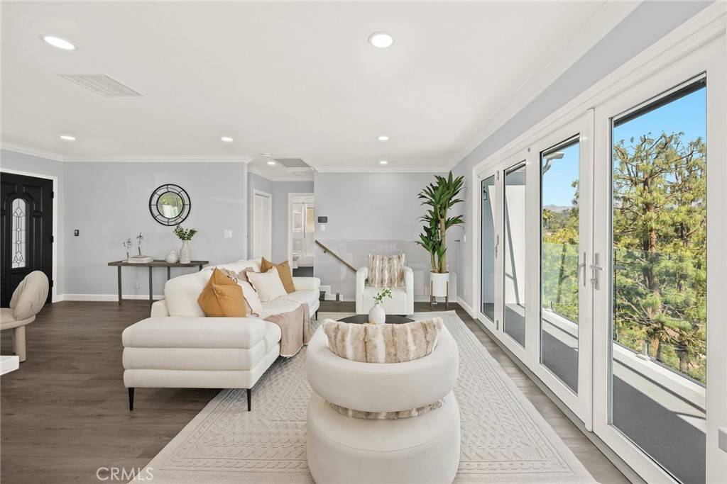 Pasadena, CA 91105,334 Anita DR