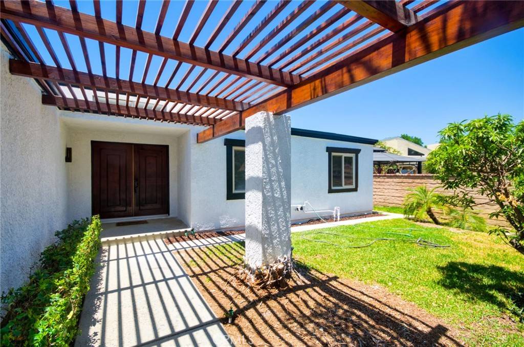 Northridge, CA 91324,9539 Gladbeck AVE