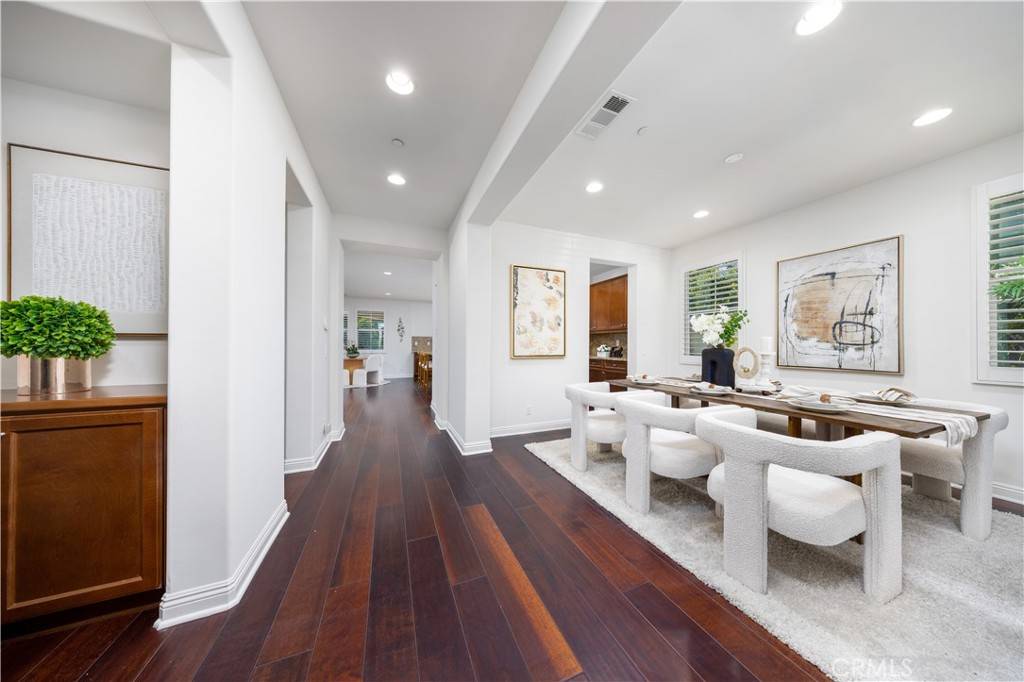 Irvine, CA 92618,130 Yellow Daisy