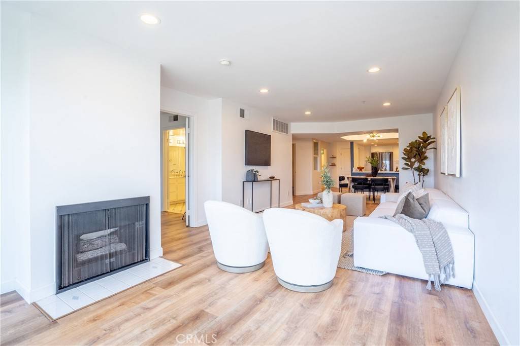 Los Angeles, CA 90032,4755 Templeton ST #2112
