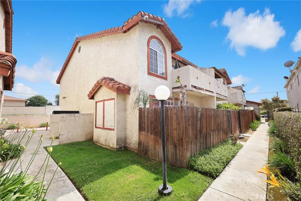 Montebello, CA 90640,915 Carob WAY #2