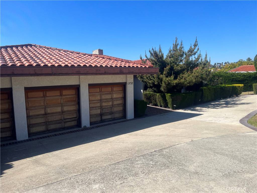 Palos Verdes Estates, CA 90274,1537 Via Leon