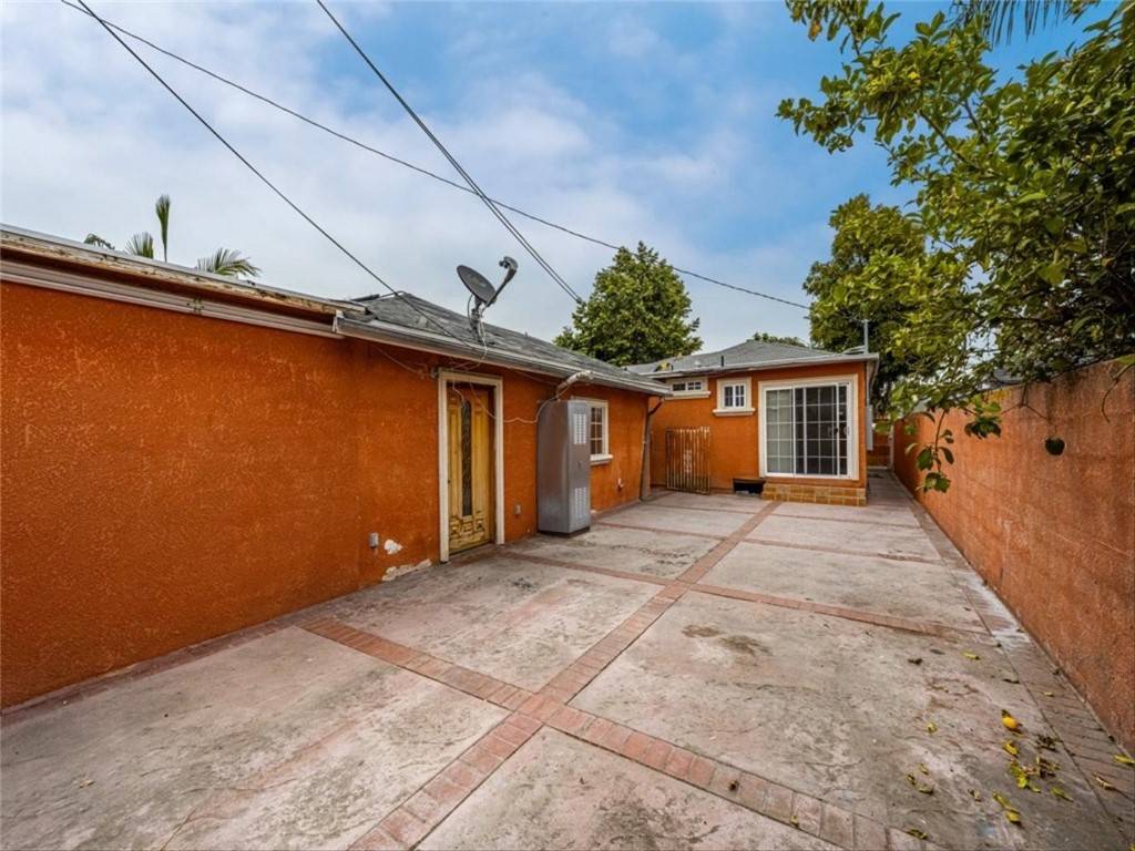 Lynwood, CA 90262,10933 Sampson AVE