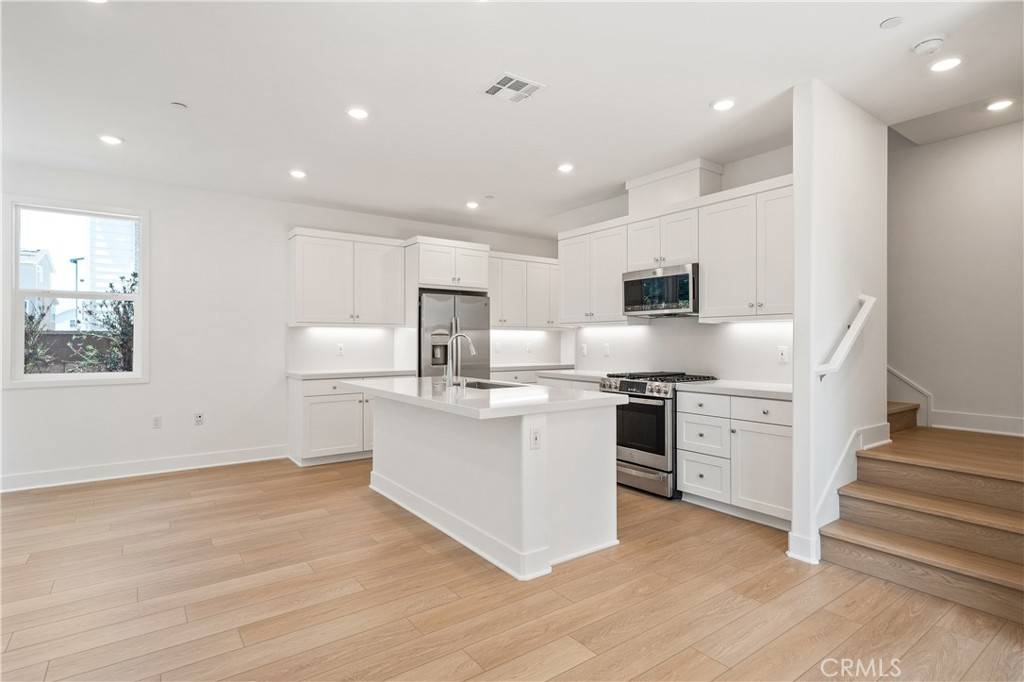 Irvine, CA 92618,239 Yerba