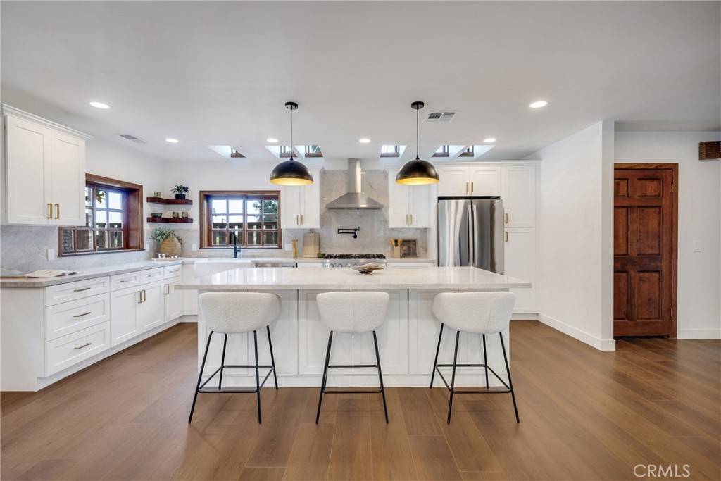 Sierra Madre, CA 91024,561 Alta Vista DR