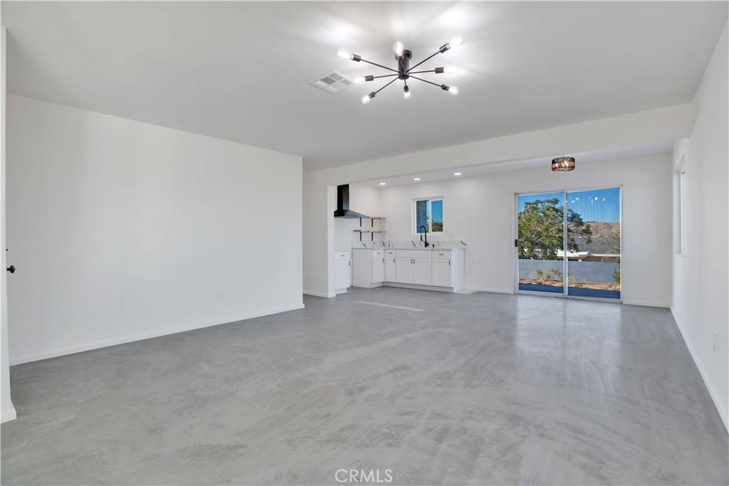 Joshua Tree, CA 92252,61638 La Jolla DR
