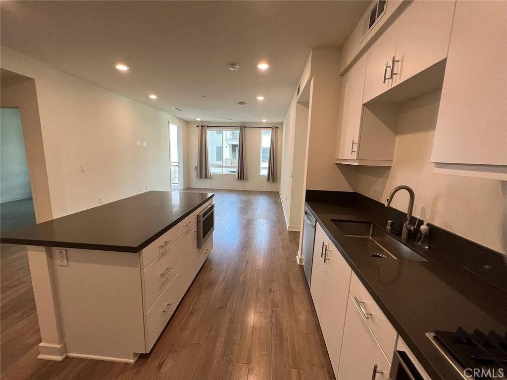 Irvine, CA 92612,2404 Nolita