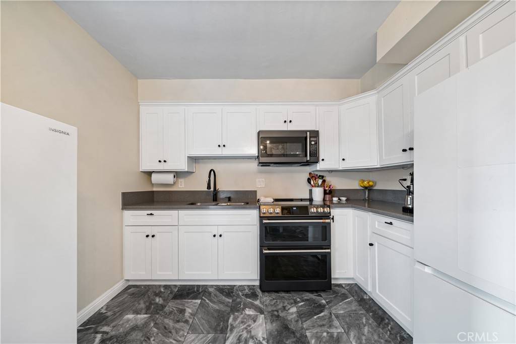 Inglewood, CA 90302,800 N Eucalyptus AVE #108