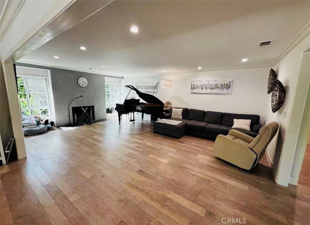 San Marino, CA 91108,2185 Ashbourne DR
