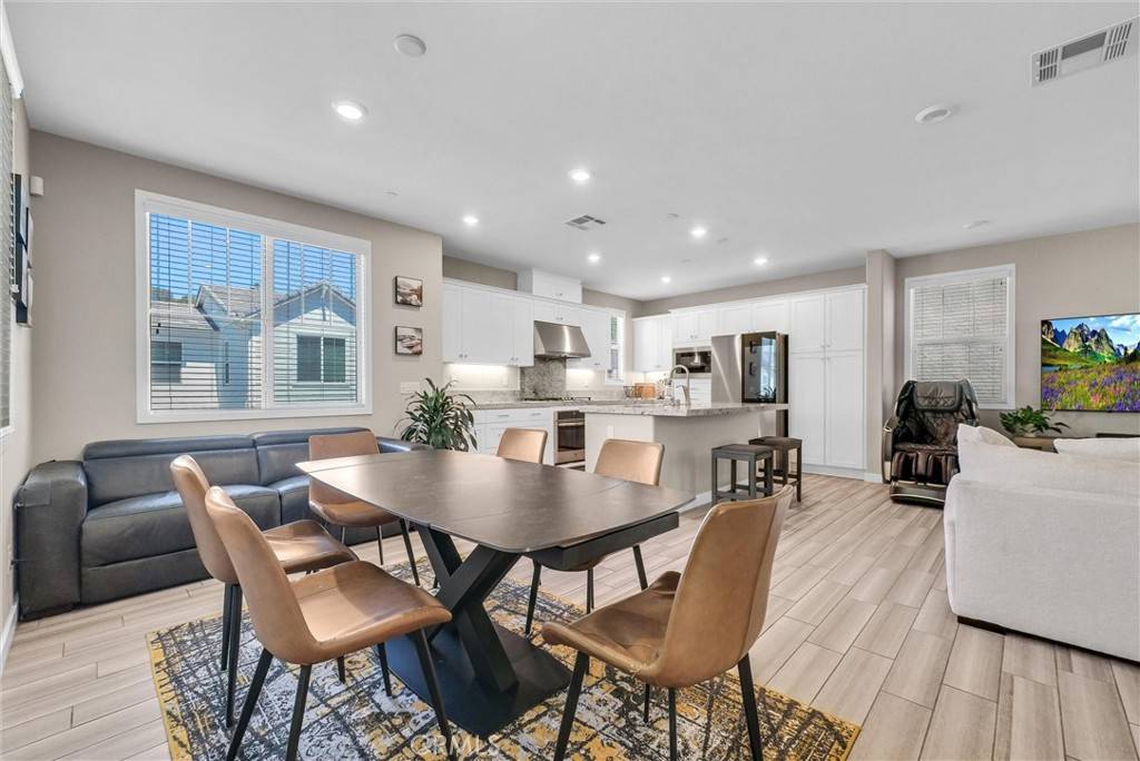 Phillips Ranch, CA 91766,40 Riverton ST