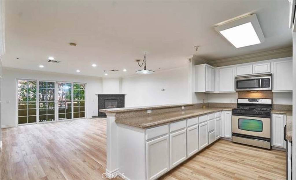 Los Angeles, CA 90006,1133 S Hoover ST #102
