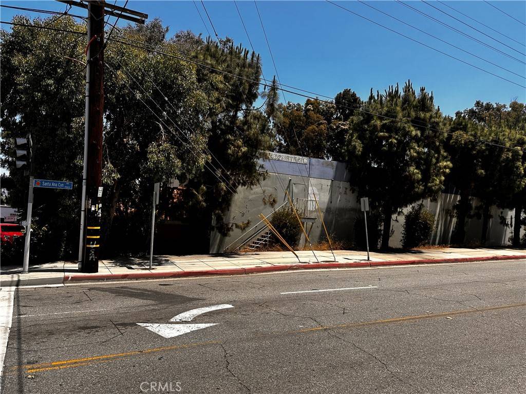 Anaheim, CA 92807,100 N Tustin AVE