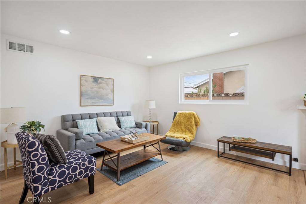 San Dimas, CA 91773,239 N Basilio AVE