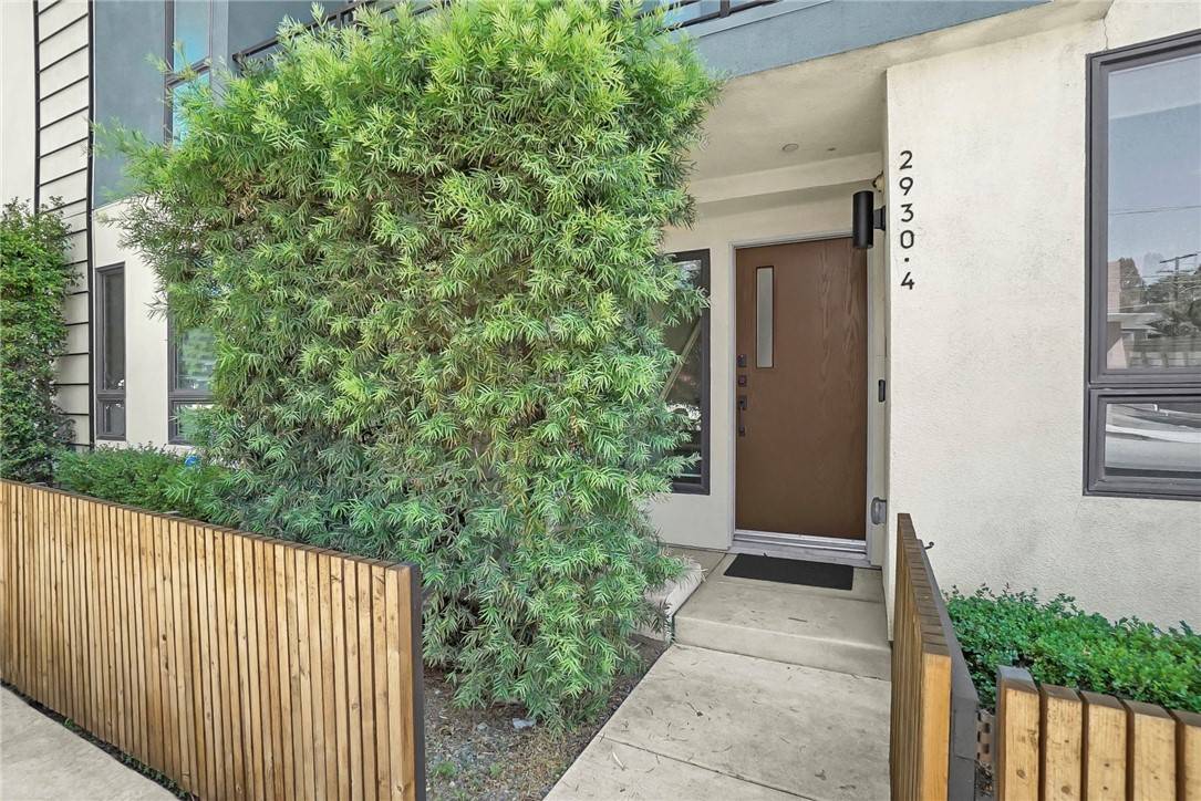 Los Angeles, CA 90039,2930 Rowena AVE #4