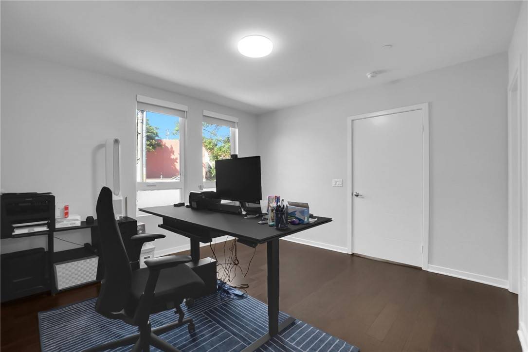 Los Angeles, CA 90039,2930 Rowena AVE #4
